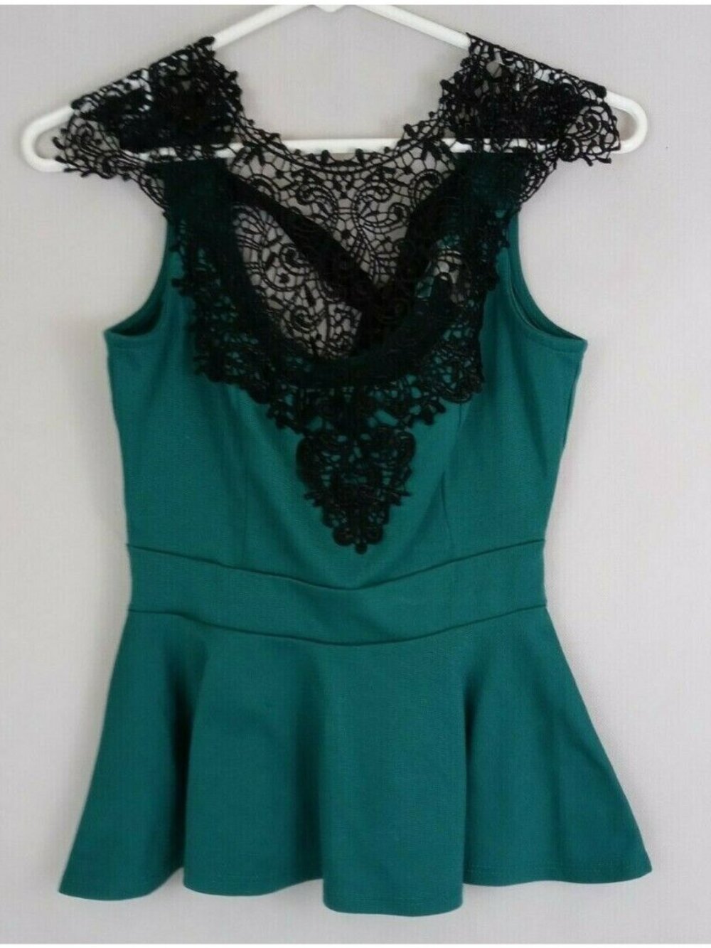 Julies Closet Women's Sleeveless Knit Lace Peplum Blouse Green & Black Small